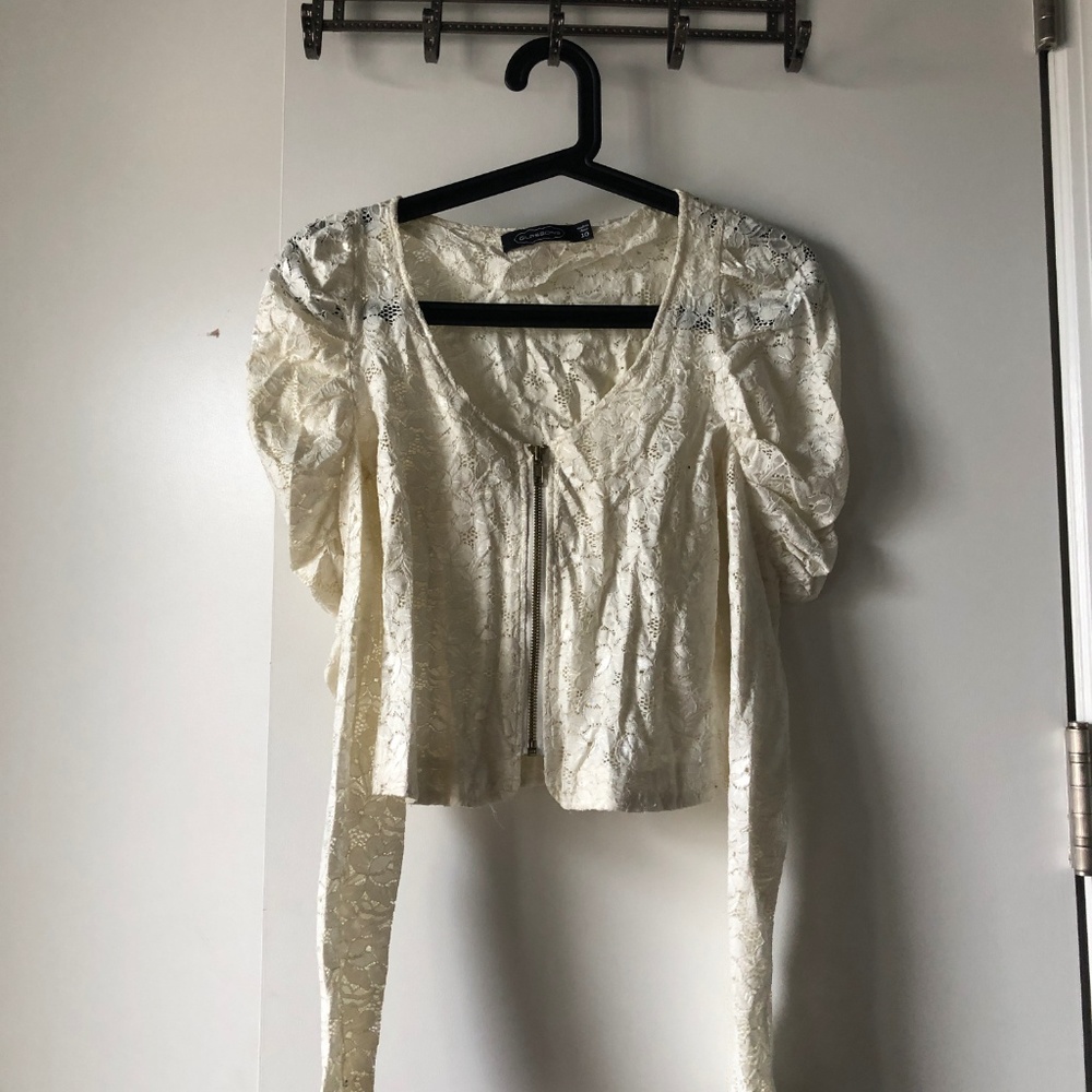 White lacey top in Women